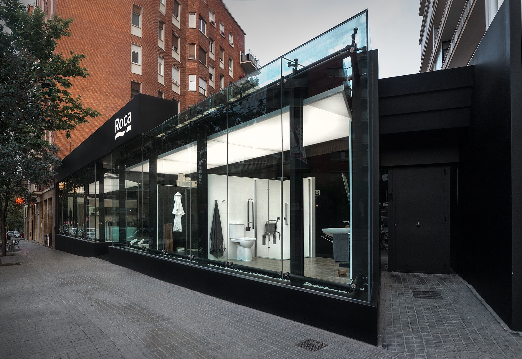 <p>Exposición a gran escala de productos de baño Roca, pavimentos y revestimientos, puedes concertar cita para disfrutar de un servicio personalizado. Reabrimos el horario comercial y seguimos las pautas de salud para garantizar una experiencia segura y sin riesgos.</p>1
