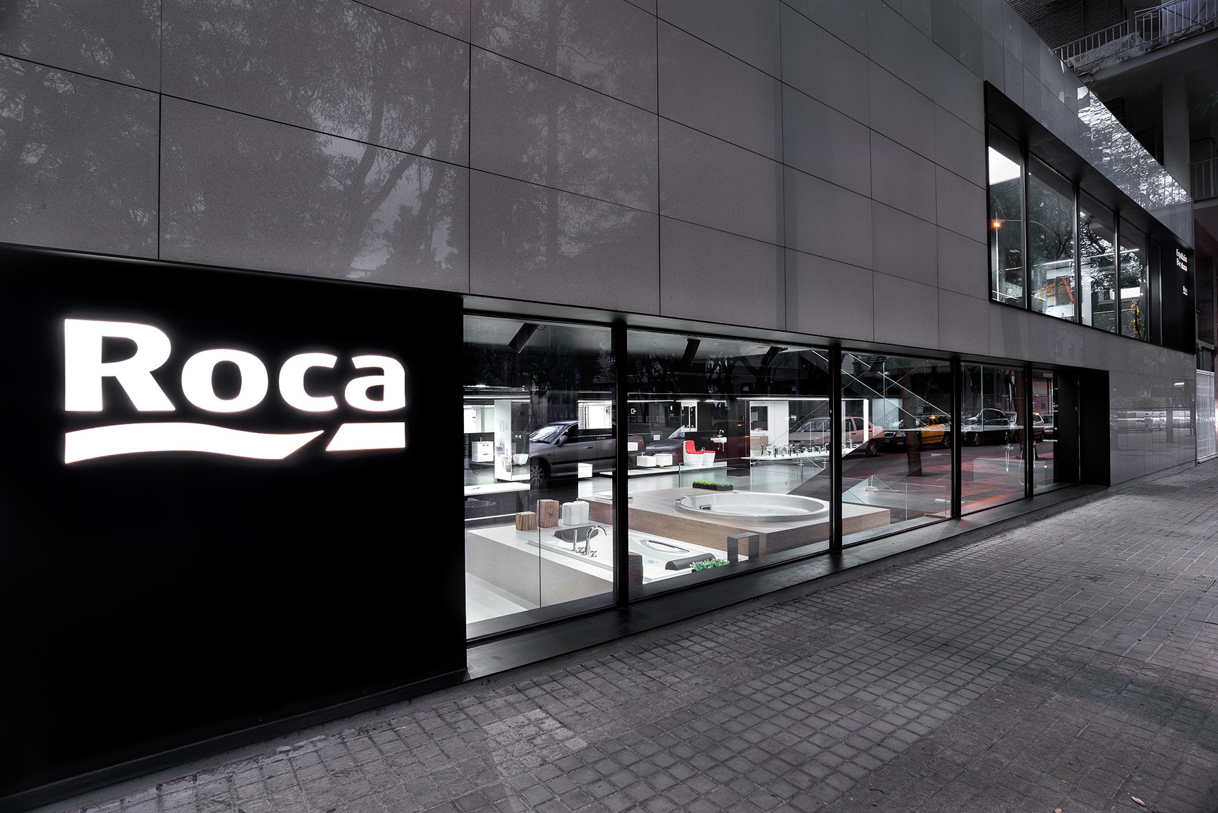 <p>Exposición a gran escala de productos de baño Roca, pavimentos y revestimientos, puedes concertar cita para disfrutar de un servicio personalizado. Reabrimos el horario comercial y seguimos las pautas de salud para garantizar una experiencia segura y sin riesgos.</p>2