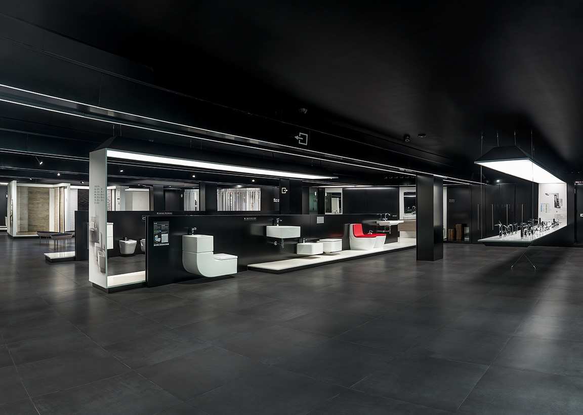 <p>Exposición a gran escala de productos de baño Roca, pavimentos y revestimientos, puedes concertar cita para disfrutar de un servicio personalizado. Reabrimos el horario comercial y seguimos las pautas de salud para garantizar una experiencia segura y sin riesgos.</p>3