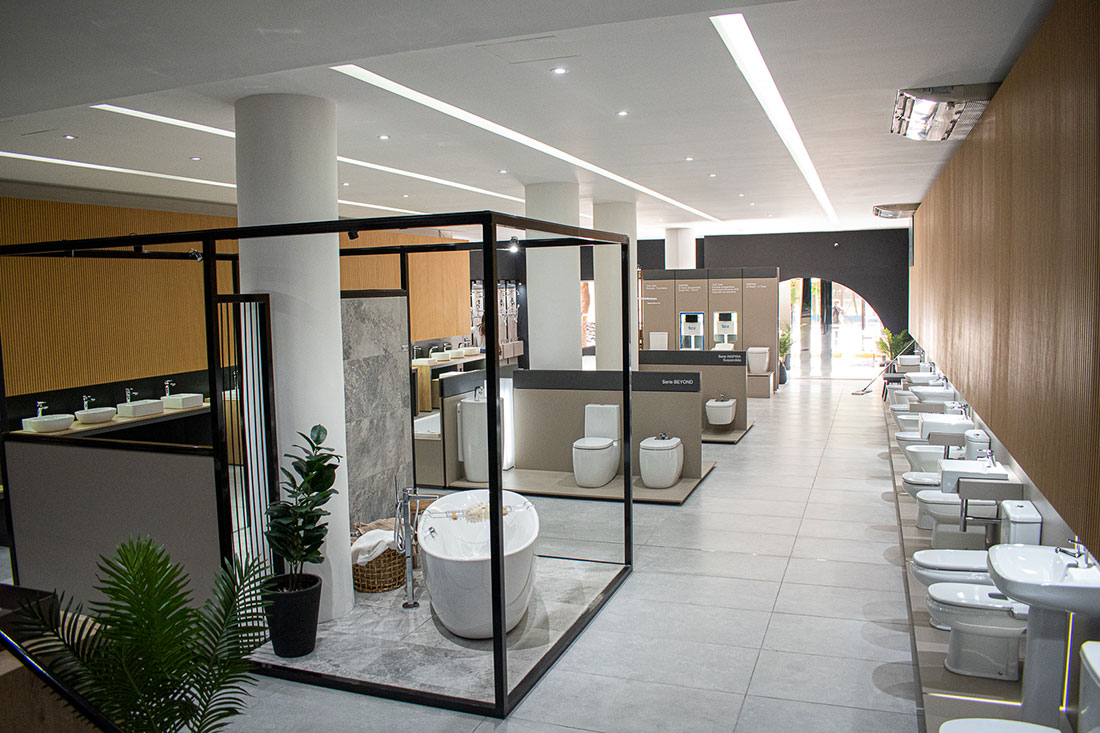 <p>Nuestro Showroom, ubicado en el barrio de Nuñez de la Ciudad de Buenos Aires, está orientado tanto a profesionales como a consumidores finales que estén interesados en conocer y recibir asesoramiento sobre nuestros productos (Colecciones de baño, bachas, griferías, bañeras, hidros,...). Los profesionales podrán visitarnos acompañados de sus clientes y trabajar juntos en sus proyectos, en un espacio del showroom preparado especialmente para ello, donde los asistiremos y brindaremos la mejor atención. También realizamos capacitaciones de productos, desayunos de trabajo, y diversos eventos para agasajar a nuestros clientes y público objetivo. ¡Los esperamos!</p>6