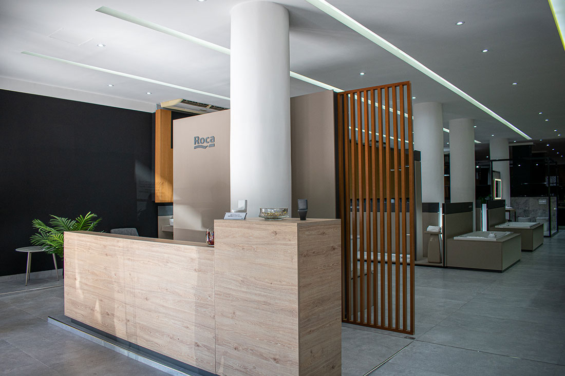 <p>Nuestro Showroom, ubicado en el barrio de Nuñez de la Ciudad de Buenos Aires, está orientado tanto a profesionales como a consumidores finales que estén interesados en conocer y recibir asesoramiento sobre nuestros productos (Colecciones de baño, bachas, griferías, bañeras, hidros,...). Los profesionales podrán visitarnos acompañados de sus clientes y trabajar juntos en sus proyectos, en un espacio del showroom preparado especialmente para ello, donde los asistiremos y brindaremos la mejor atención. También realizamos capacitaciones de productos, desayunos de trabajo, y diversos eventos para agasajar a nuestros clientes y público objetivo. ¡Los esperamos!</p>3