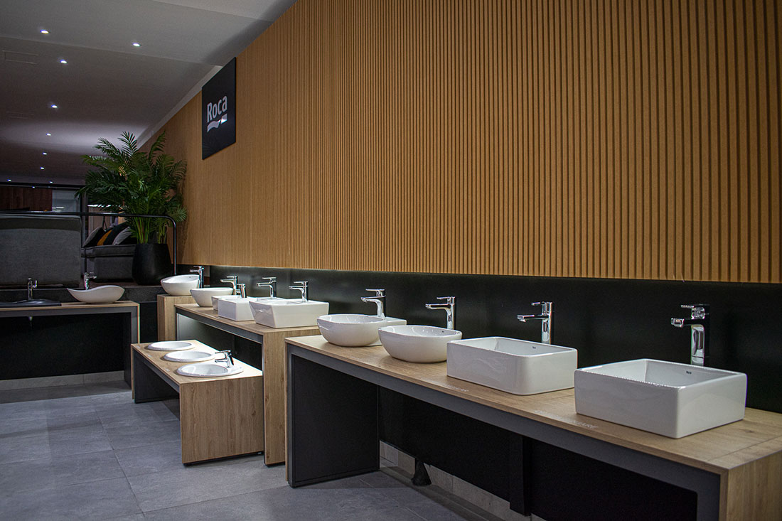 <p>Nuestro Showroom, ubicado en el barrio de Nuñez de la Ciudad de Buenos Aires, está orientado tanto a profesionales como a consumidores finales que estén interesados en conocer y recibir asesoramiento sobre nuestros productos (Colecciones de baño, bachas, griferías, bañeras, hidros,...). Los profesionales podrán visitarnos acompañados de sus clientes y trabajar juntos en sus proyectos, en un espacio del showroom preparado especialmente para ello, donde los asistiremos y brindaremos la mejor atención. También realizamos capacitaciones de productos, desayunos de trabajo, y diversos eventos para agasajar a nuestros clientes y público objetivo. ¡Los esperamos!</p>5