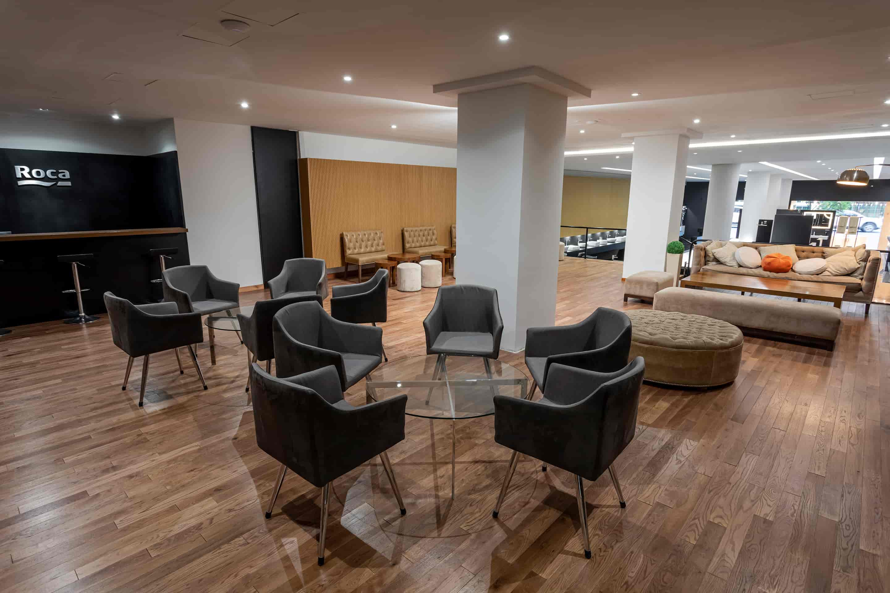<p>Nuestro Showroom, ubicado en el barrio de Nuñez de la Ciudad de Buenos Aires, está orientado tanto a profesionales como a consumidores finales que estén interesados en conocer y recibir asesoramiento sobre nuestros productos (Colecciones de baño, bachas, griferías, bañeras, hidros,...). Los profesionales podrán visitarnos acompañados de sus clientes y trabajar juntos en sus proyectos, en un espacio del showroom preparado especialmente para ello, donde los asistiremos y brindaremos la mejor atención. También realizamos capacitaciones de productos, desayunos de trabajo, y diversos eventos para agasajar a nuestros clientes y público objetivo. ¡Los esperamos!</p>7