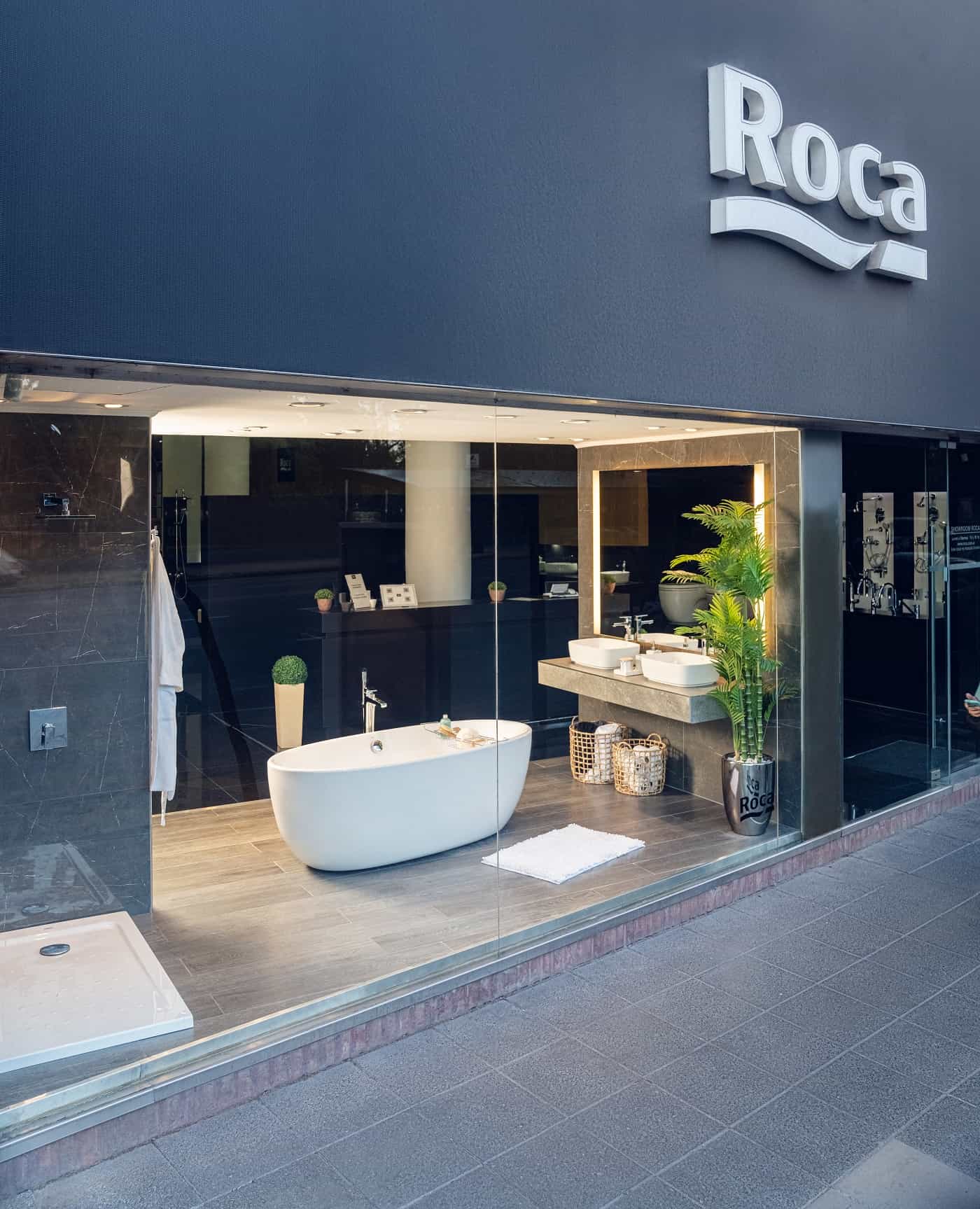 <p>Nuestro Showroom, ubicado en el barrio de Nuñez de la Ciudad de Buenos Aires, está orientado tanto a profesionales como a consumidores finales que estén interesados en conocer y recibir asesoramiento sobre nuestros productos (Colecciones de baño, bachas, griferías, bañeras, hidros,...). Los profesionales podrán visitarnos acompañados de sus clientes y trabajar juntos en sus proyectos, en un espacio del showroom preparado especialmente para ello, donde los asistiremos y brindaremos la mejor atención. También realizamos capacitaciones de productos, desayunos de trabajo, y diversos eventos para agasajar a nuestros clientes y público objetivo. ¡Los esperamos!</p>1