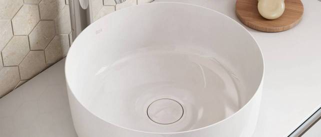 Lavabo resistente y ligero de Roca con Fineceramic